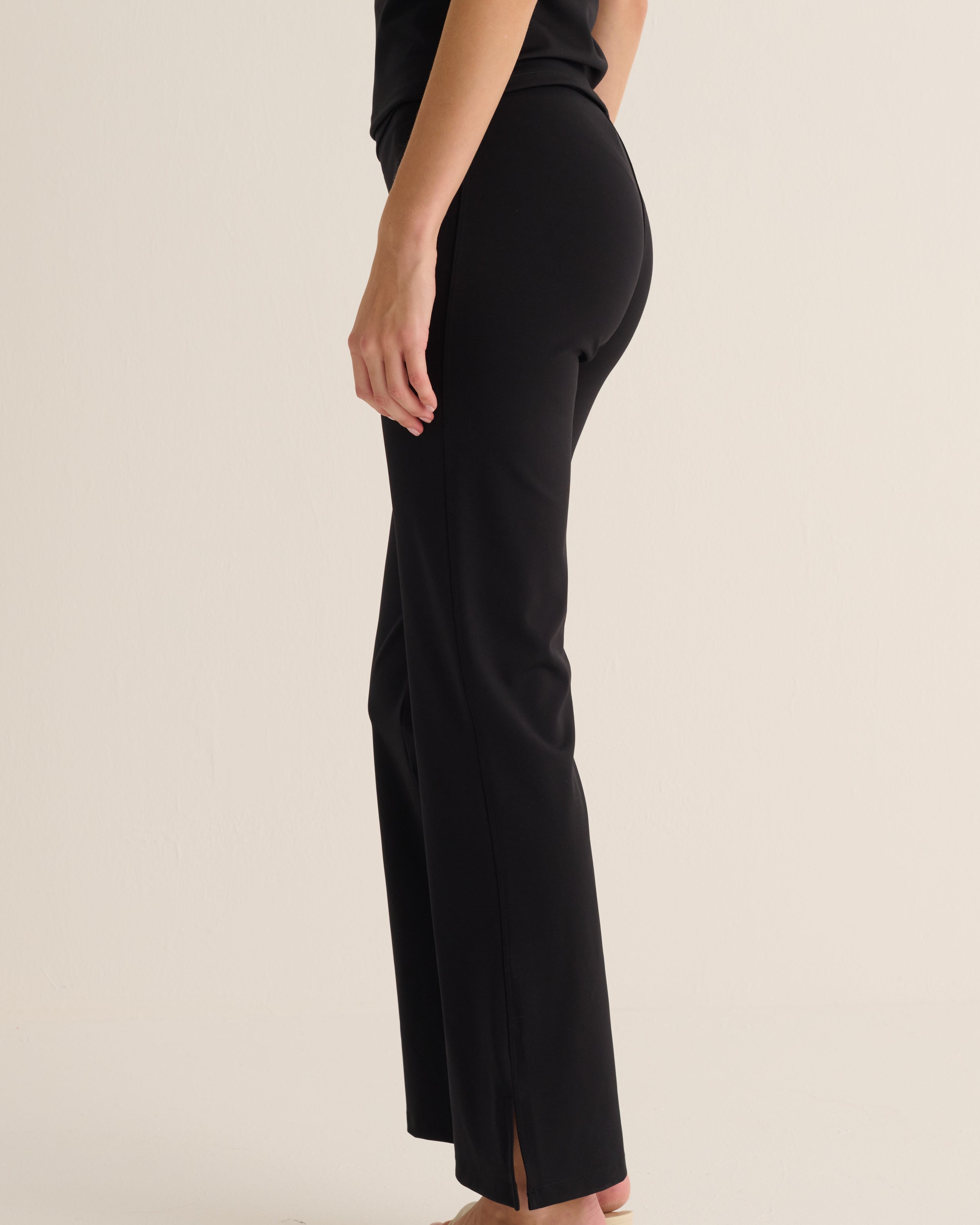 Soft Sculpt Hi-Stretch Kick Flare Leggings in Black