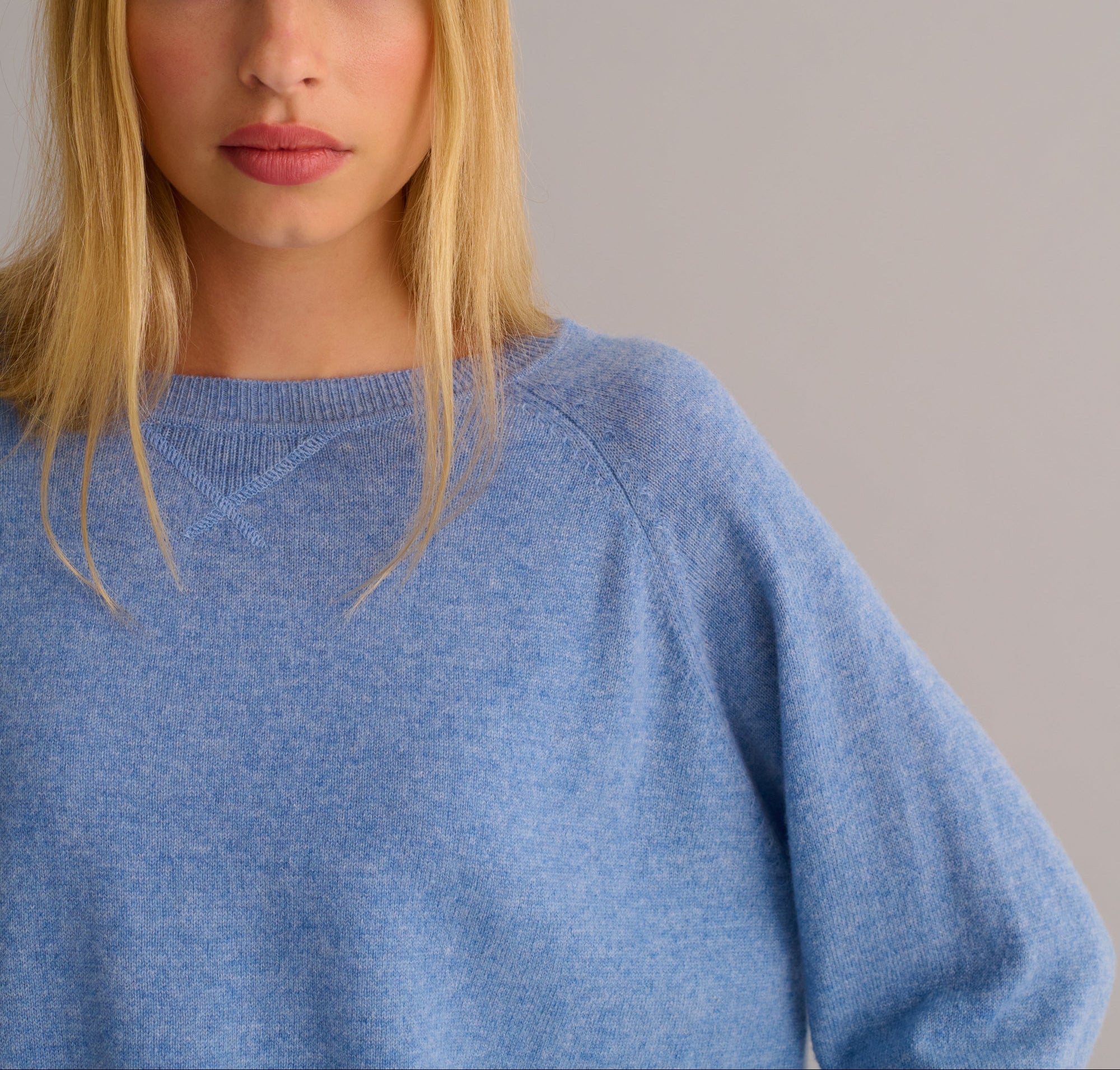 Premium Cashmere Sweatshirt - Chambray Blue