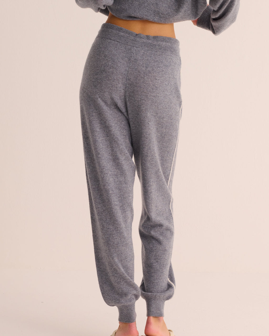Silver Grey Cashmere Cuffed Ankle Joggers - Ivory Contrast