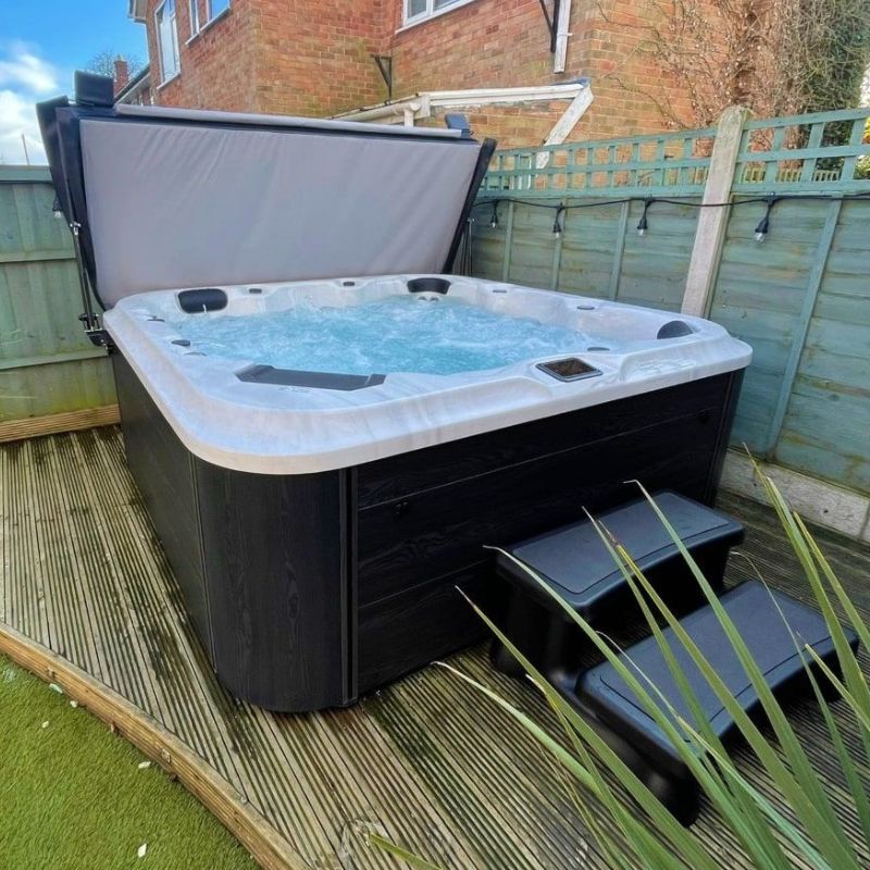 H2O 6000 Series Twin-Pump Plug & Play Hot Tub – 6 Seater