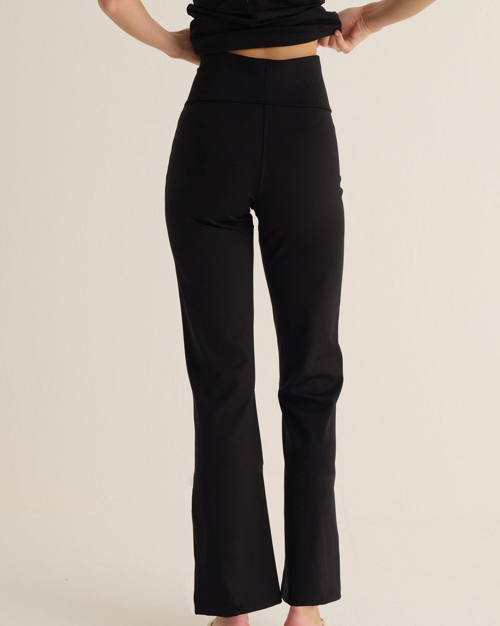 Soft Sculpt Hi-Stretch Kick Flare Leggings in Black