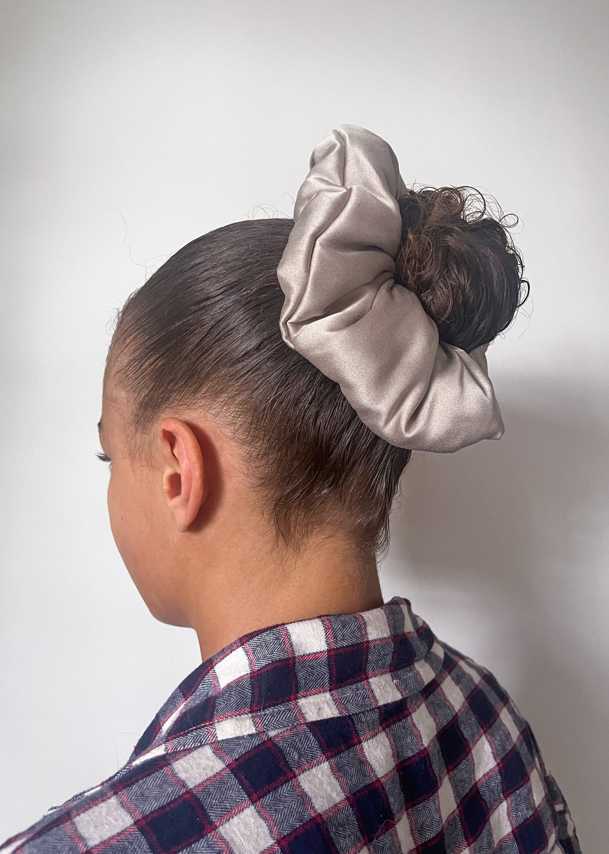Oversized Organic Stretch Silk Scrunchie - Soft Beige
