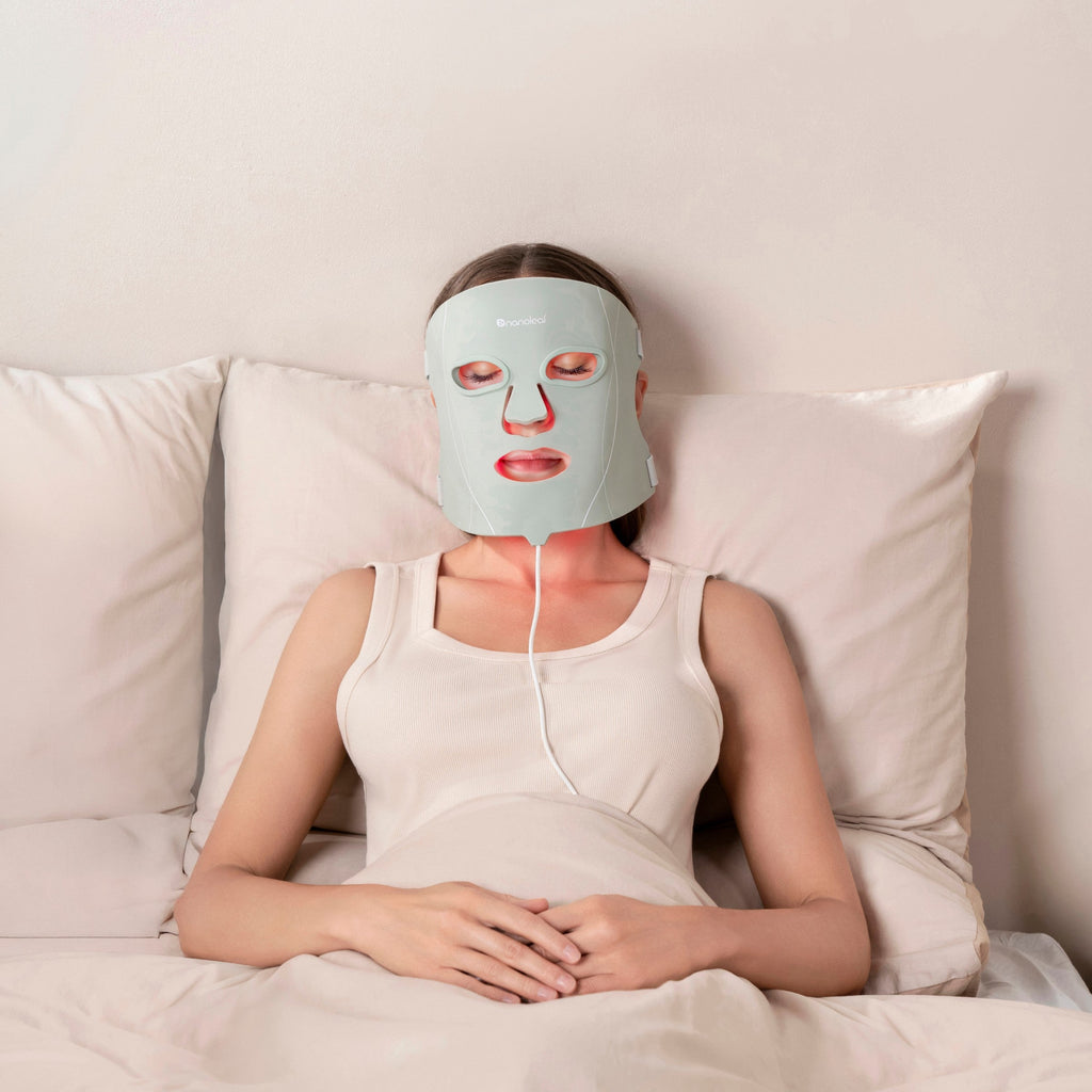 nanoleft_red-therapy-face-mask-3