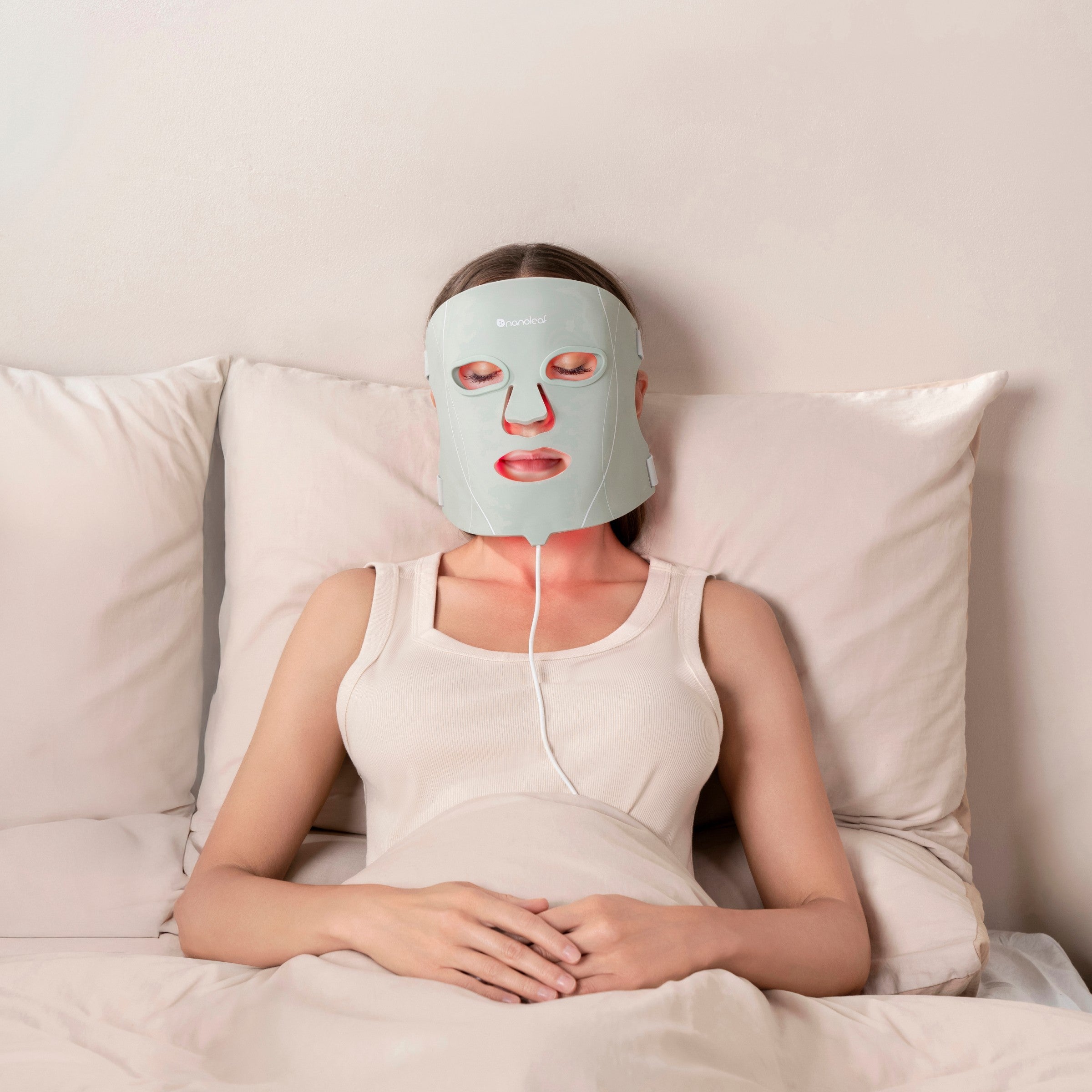 nanoleft_red-therapy-face-mask-3